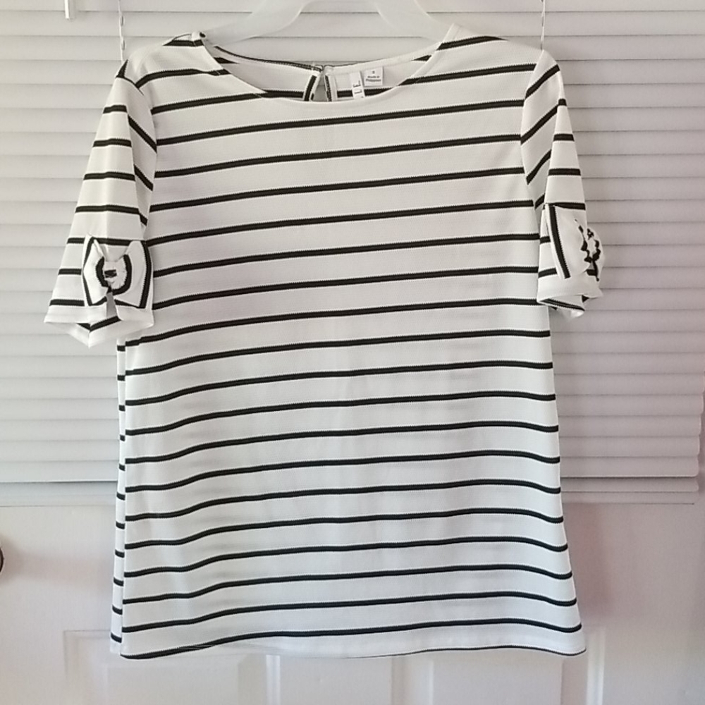 ELLE striped tshirt with bows on the sleeves!